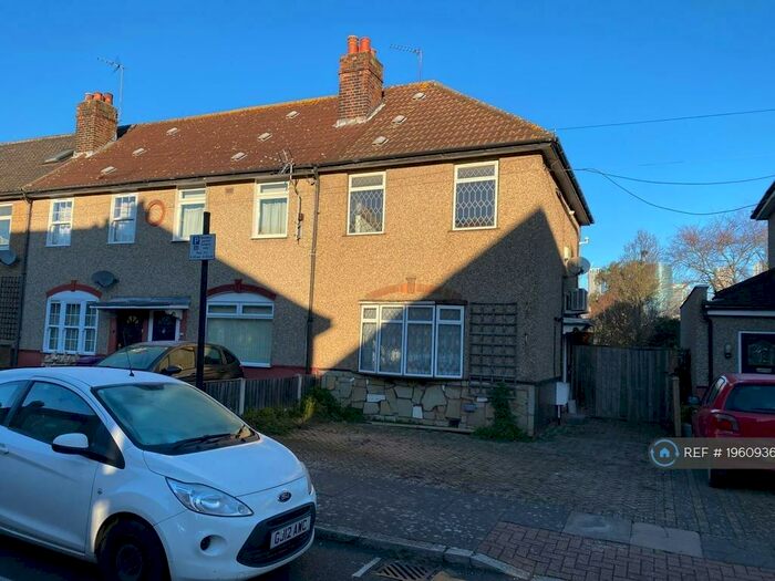 4 Bedroom End Of Terrace House To Rent In Manchester Grove, London, E14