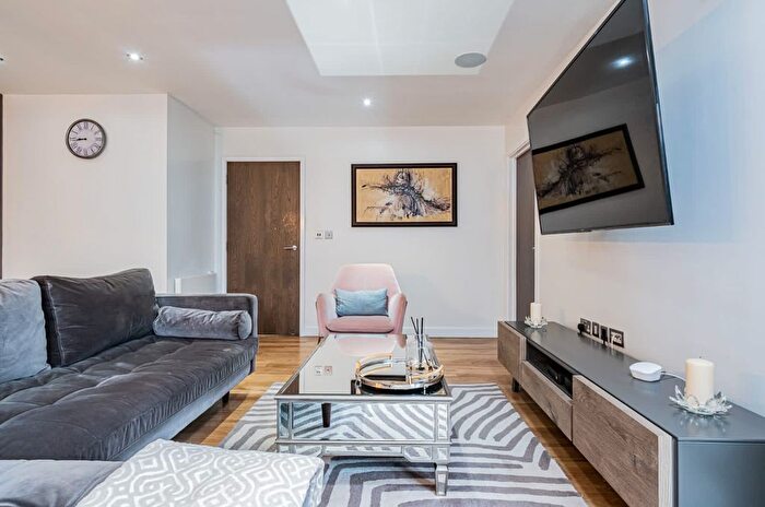 2 Bedroom Flat For Sale In East Drive, London, NW9