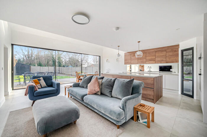 4 Bedroom Detached House For Sale In Selsdon Avenue, Woodley, Reading, Berkshire, RG5