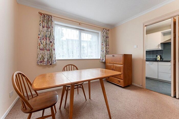 2 Bedroom Flat For Sale In Cheam Road, Sutton, SM1