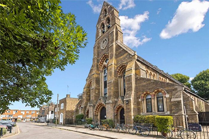 1 Bedroom Apartment For Sale In Arundel Square, London, N7