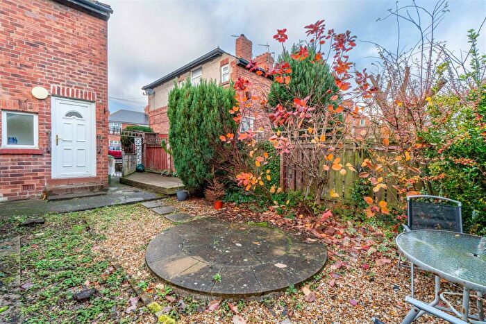 2 Bedroom Flat To Rent In *Available Now* Birchwood Avenue, High Heaton, NE7