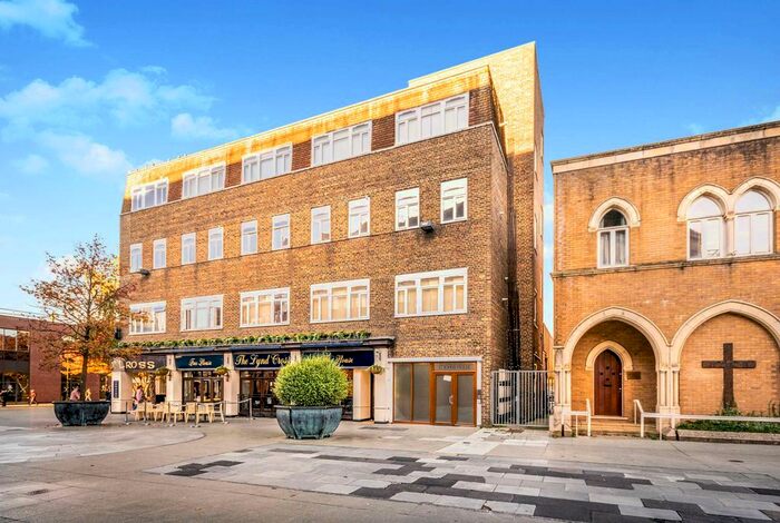 2 Bedroom Property To Rent In Springfield Road, Horsham, RH12