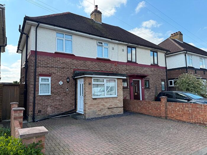 3 Bedroom Semi-Detached House For Sale In Burns Avenue, Feltham, TW14