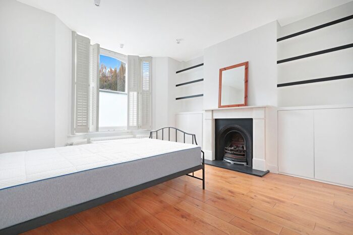 3 Bedroom Flat To Rent In Brook Drive, Elephant And Castle, SE11