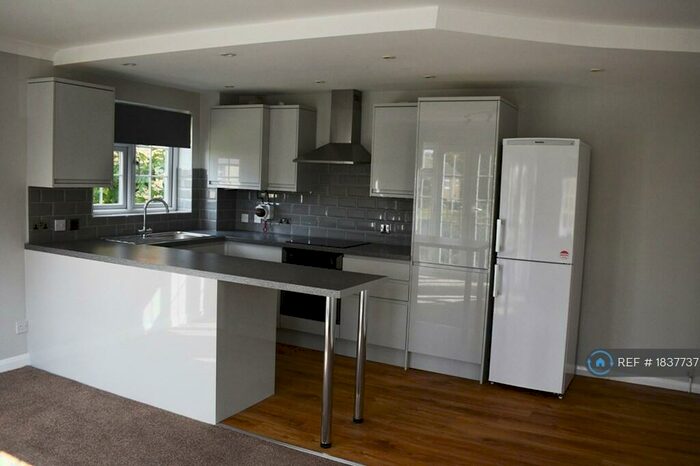 2 Bedroom Flat To Rent In Cookham Road, Maidenhead, SL6