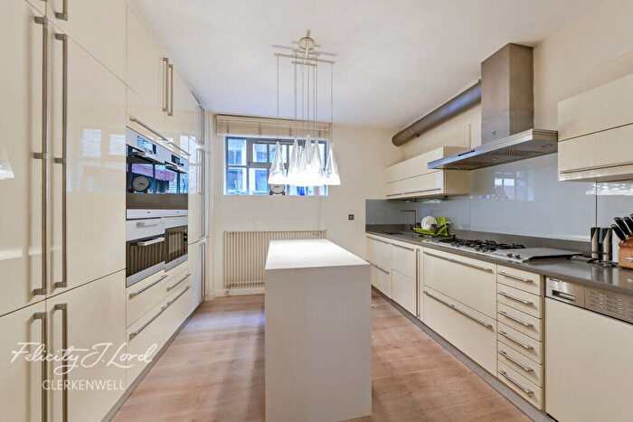 2 Bedroom Apartment To Rent In Dallington Square, London, EC1V
