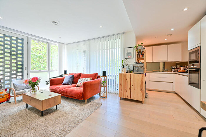 2 Bedroom Flat For Sale In Claremont House, Canada Water, London, SE16