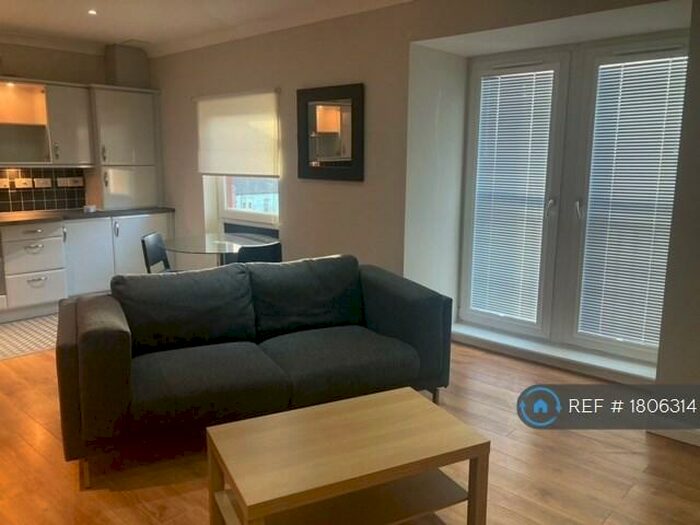 2 Bedroom Flat To Rent In Thornwood Avenue, Glasgow, G11