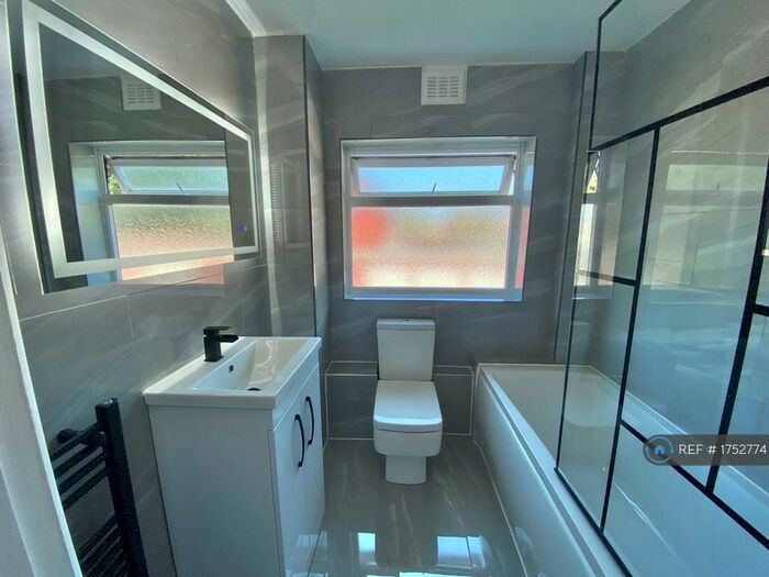 1 Bedroom Flat To Rent In Fleming Court, Southampton, SO19