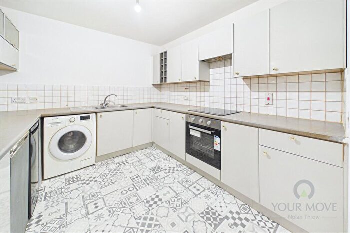 2 Bedroom Flat For Sale In West Cotton Close, Northampton, NN4