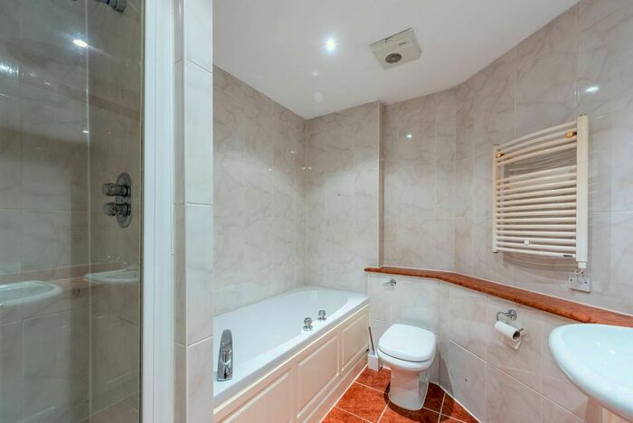2 Bedroom Flat To Rent In Ebury Bridge Road, Belgravia, London, SW1W