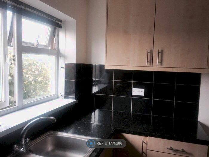 2 Bedroom Flat To Rent In Millmead Road, Margate, CT9