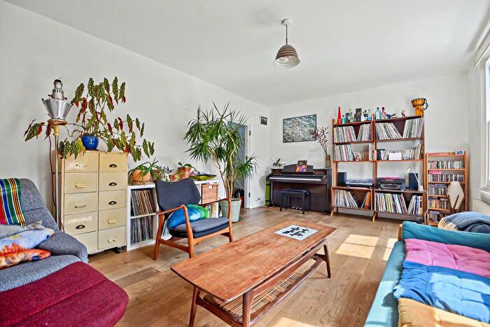 3 Bedroom Maisonette To Rent In Chetwynd Road, Dartmouth Park, London, NW5