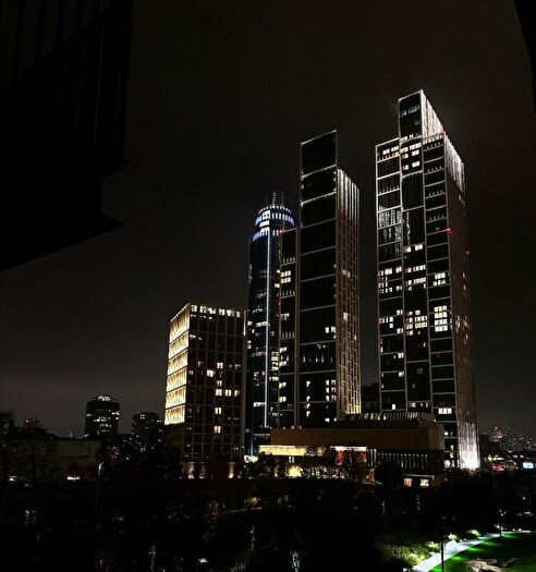 2 Bedroom Apartment For Sale In Viaduct Gardens, London, SW11