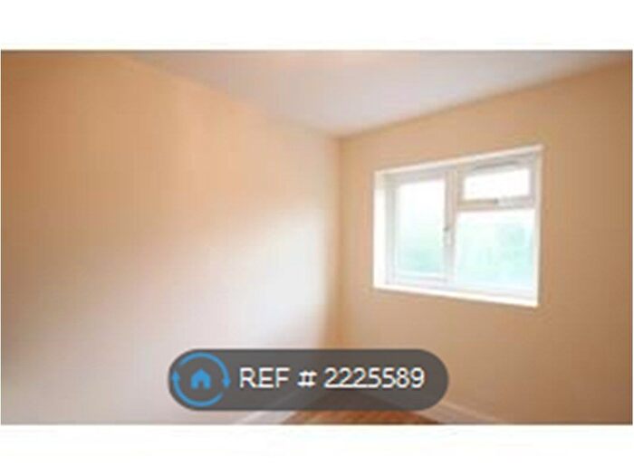 Studio To Rent In Willesden Green, London, NW2