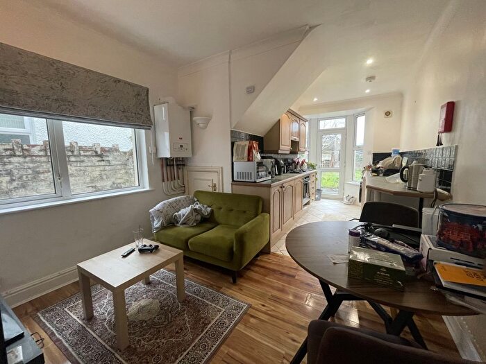 2 Bedroom Flat To Rent In Soberton Avenue, Heath, CF14