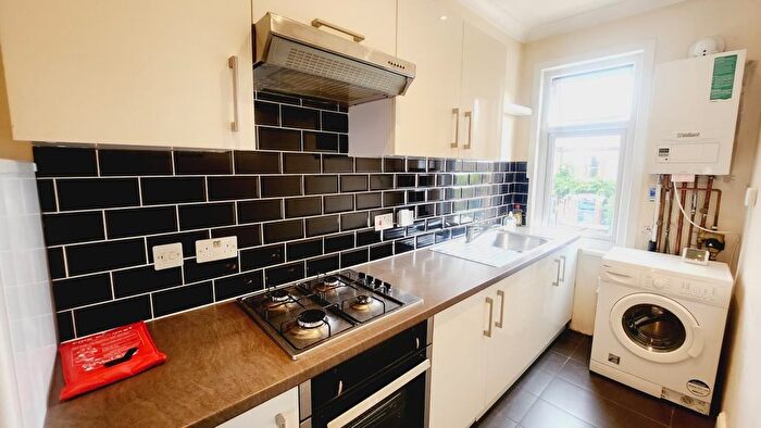 2 Bedroom Flat To Rent In Seward Rd, Hanwell, W7