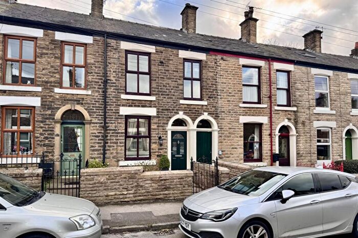 3 Bedroom Terraced House For Sale In Pikes Lane, Glossop, SK13
