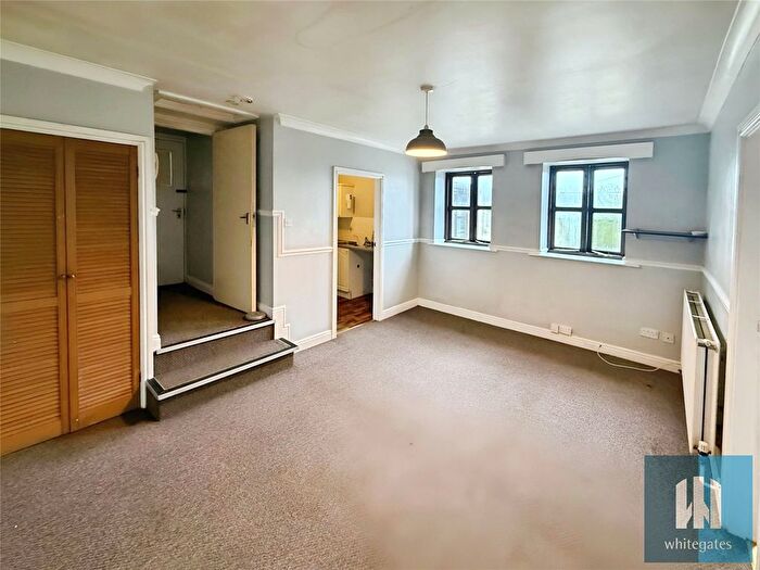 1 Bedroom Flat To Rent In Tunnel Street, Netherton, Huddersfield, West Yorkshire, HD4