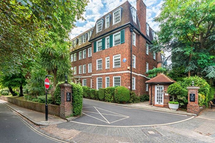 2 Bedroom Flat For Sale In Prince Arthur Road, Hampstead, NW3