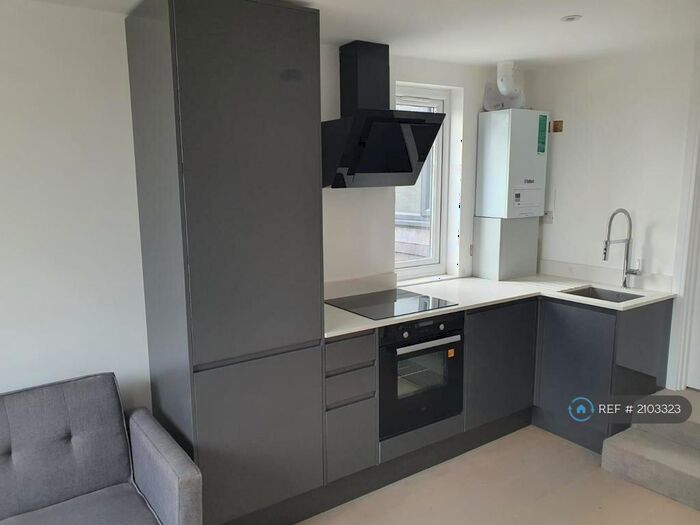 2 Bedroom Flat To Rent In Finchley Lane, London, NW4