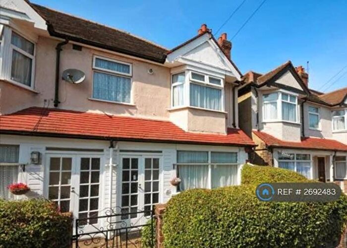 4 Bedroom Maisonette To Rent In Rialto Road, Mitcham, CR4