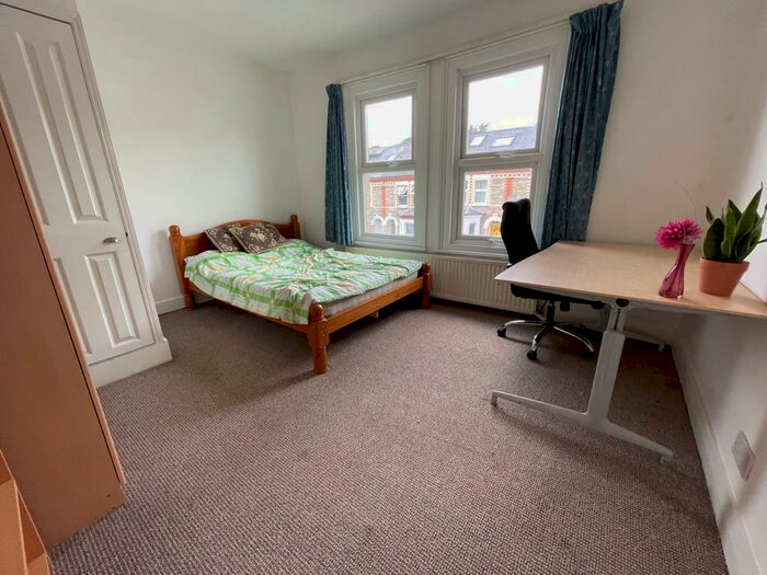 7 Bedroom Terraced House To Rent In Grange Avenue, Reading, Berkshire, RG6