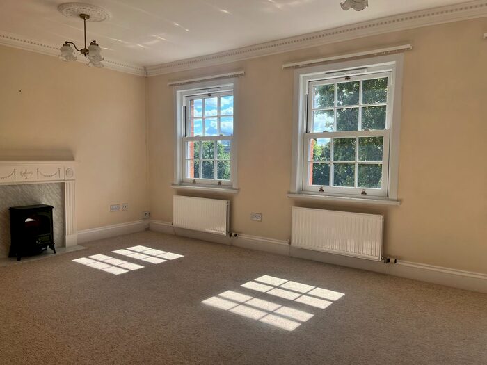 2 Bedroom Flat To Rent In The Octagon, Taunton, TA1