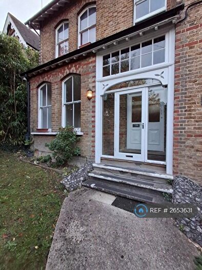 1 Bedroom Flat To Rent In Park Hill, Carshalton, SM5