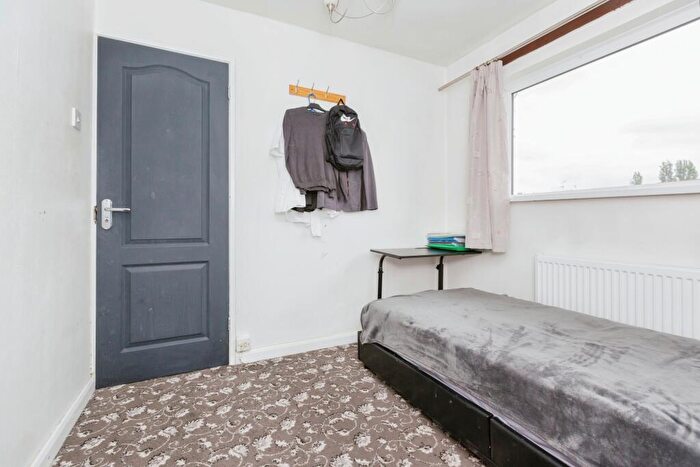 3 Bedroom Terraced House For Sale In Roborough Green, Leicester, Leicestershire, LE5