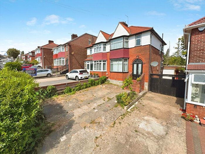 3 Bedroom Semi-detached House For Sale In Springfield Mount, London, NW9