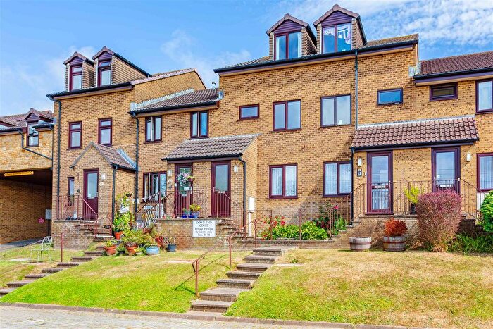 2 Bedroom Flat For Sale In Down End Court, Bridport, DT6