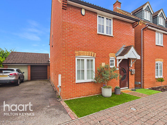 3 Bedroom Semi Detached House For Sale In Eardley Place, Grange Farm, MK8
