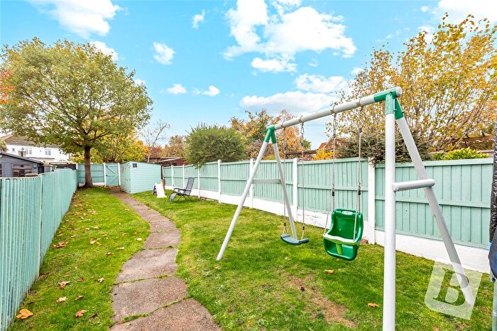 3 Bedroom Terraced House For Sale In Jersey Gardens, Wickford, Essex, SS11