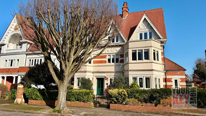 2 Bedroom Flat For Sale In Grimston Gardens, Folkestone, Kent, CT20