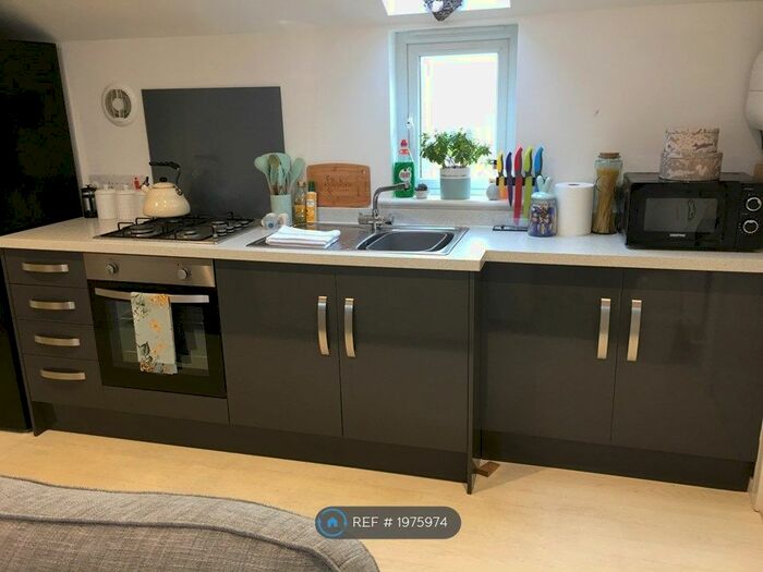 1 Bedroom Flat To Rent In Porthia Road, St. Ives, TR26