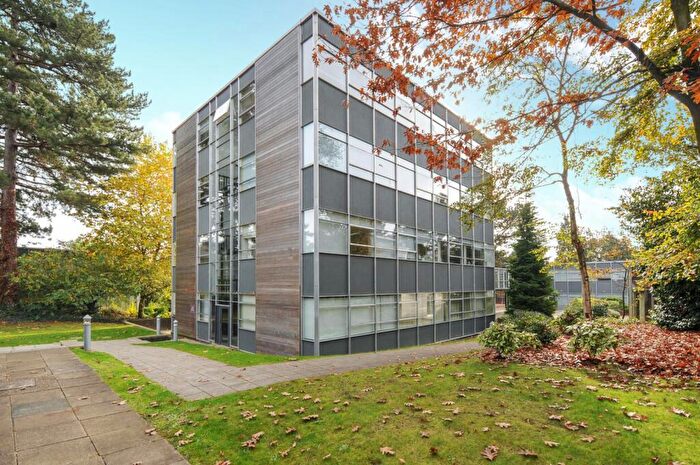 2 Bedroom Flat To Rent In Wakely Court, Newsom Place, St. Albans, AL1