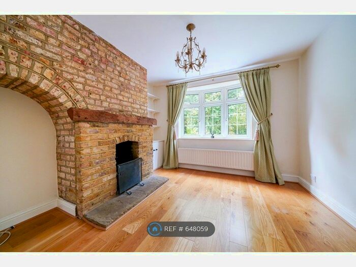 3 Bedroom Semi-Detached House To Rent In Fox Lane, Keston, BR2