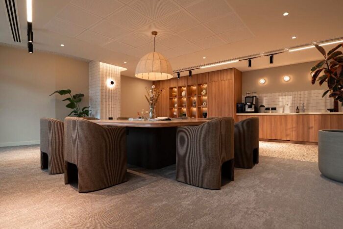 3 Bedroom Apartment To Rent In Kirkstall Road, Leeds, West Yorkshire, LS3