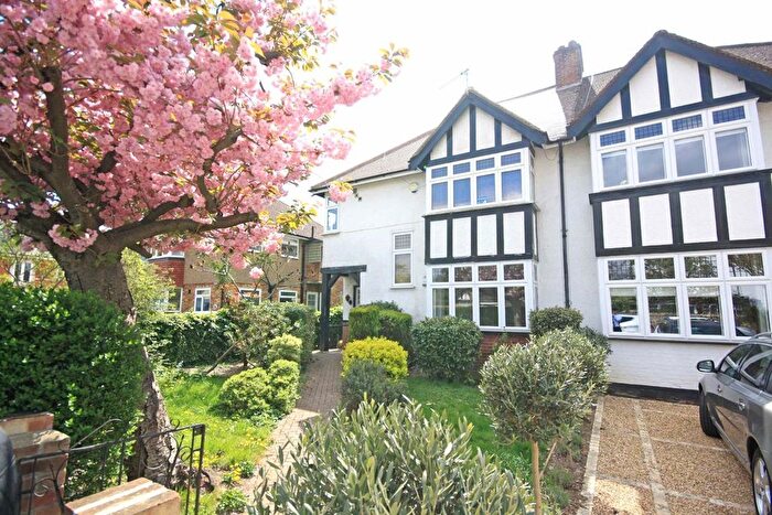 2 Bedroom Flat To Rent In College Road, West Ealing, W13