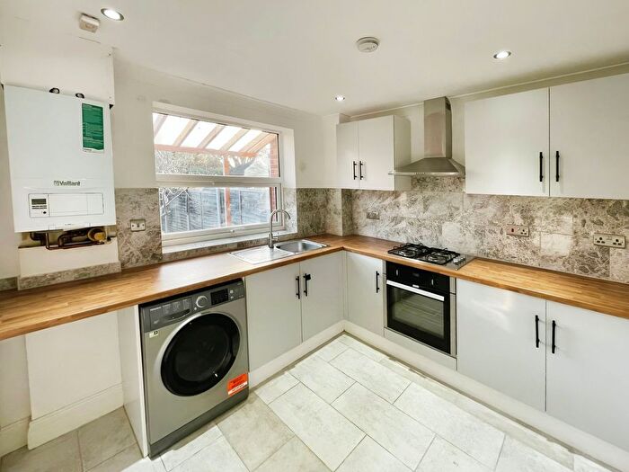 2 Bedroom End Of Terrace House To Rent In Norfolk Road, Barking, IG11