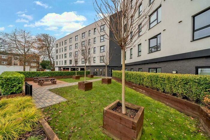 Studio To Rent In London Road, Crawley *Immediately Available*, RH10