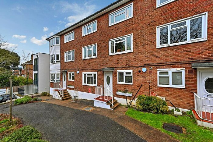 2 Bedroom Apartment To Rent In South Bank, Surbiton, KT6