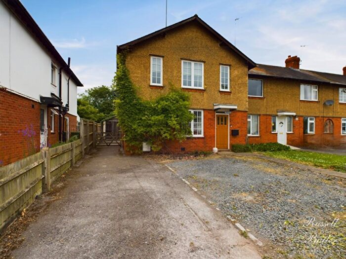3 Bedroom End Of Terrace House To Rent In Bourtonville, Buckingham, Buckinghamshire, MK18