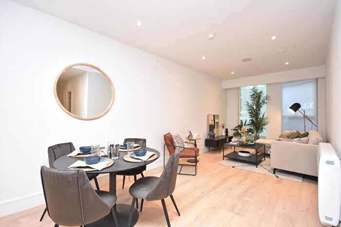 2 Bedroom Flat To Rent In Virginia House, Walton Street, HP21