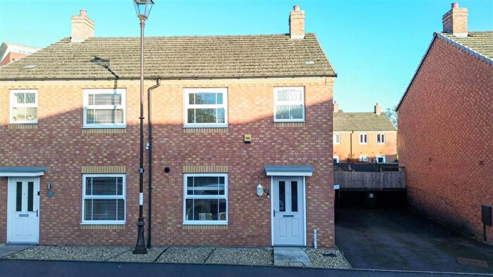 3 Bedroom Semi Detached House To Rent In Griffin Lane, Solihull, B90