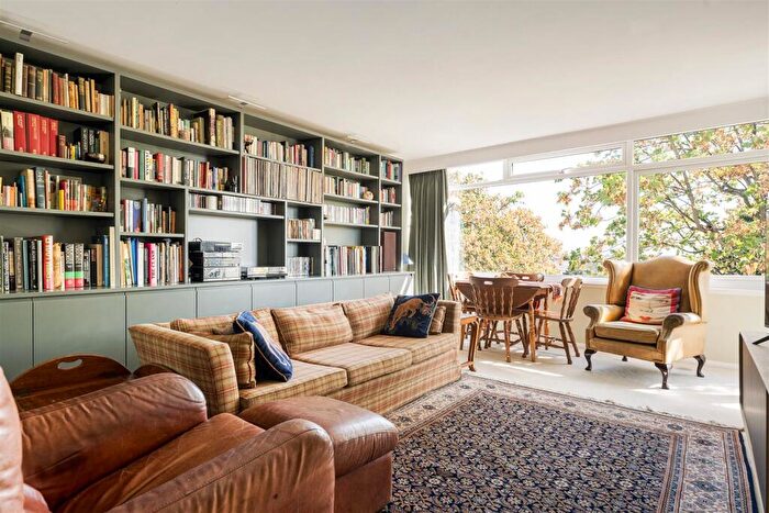 2 Bedroom Apartment For Sale In Woodford Road, South Woodford, E18