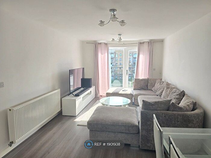 1 Bedroom Flat To Rent In Wave Court, Romford, RM7