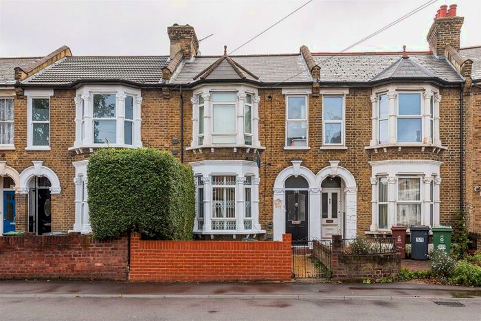 2 Bedroom Apartment To Rent In Grove Green Road, Leytonstone, E11